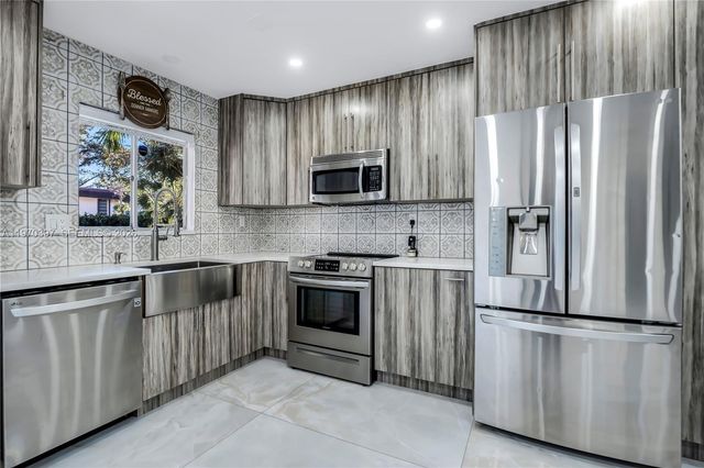 3321 Simms Street 13B, Hollywood, FL 33021
