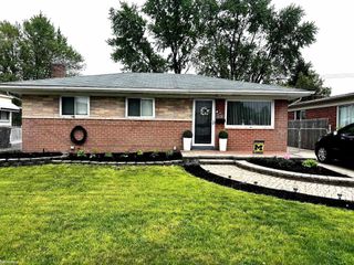 15724 E 13 Mile Road, Roseville, MI 48066