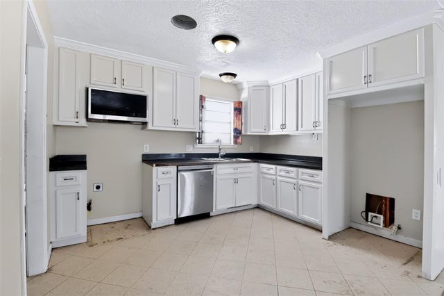 211 Rue Orleans Street, Baytown, TX 77520