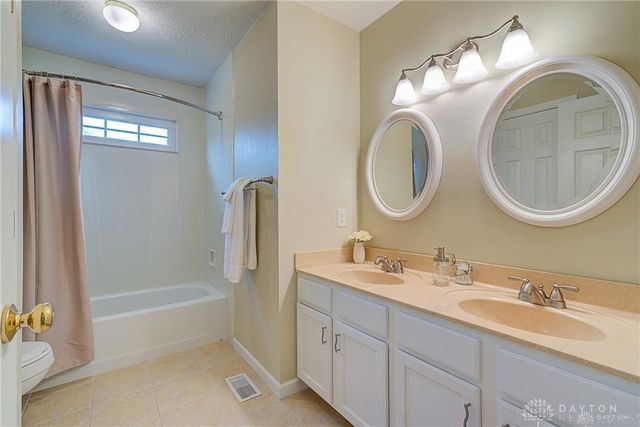 4204 Country Glen Circle, Beavercreek, OH 45432
