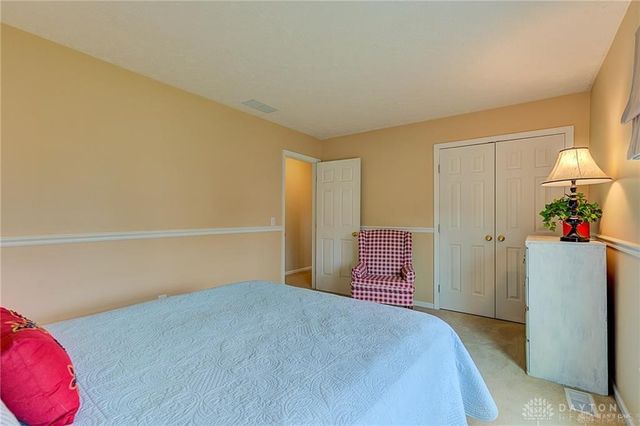 4204 Country Glen Circle, Beavercreek, OH 45432