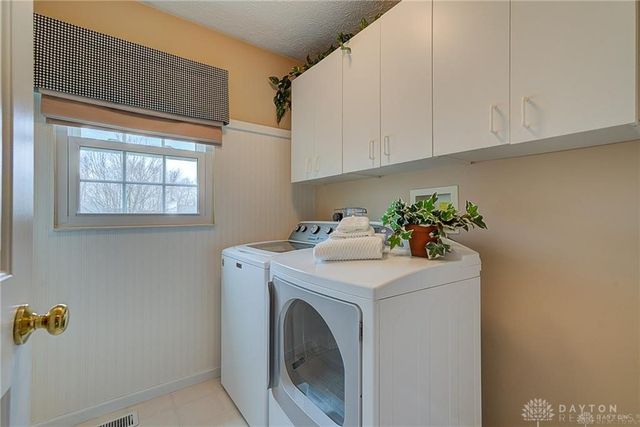 4204 Country Glen Circle, Beavercreek, OH 45432