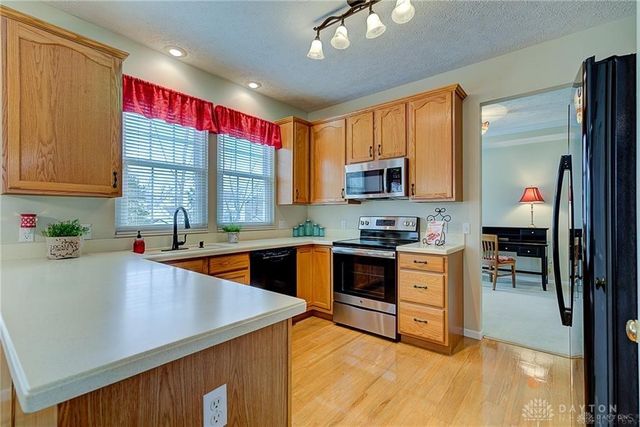 4204 Country Glen Circle, Beavercreek, OH 45432