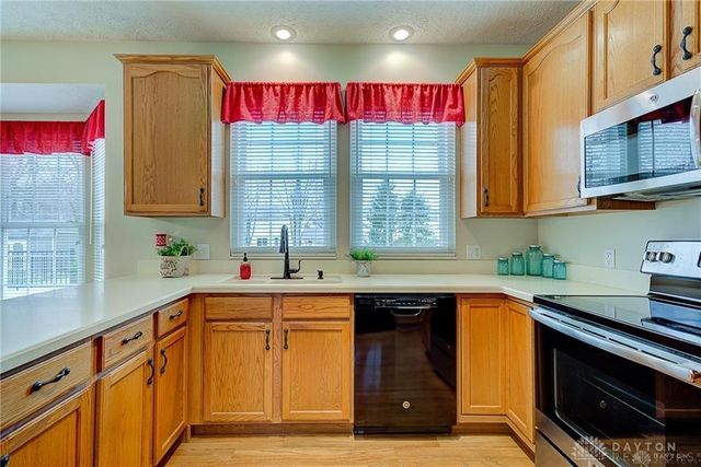 4204 Country Glen Circle, Beavercreek, OH 45432