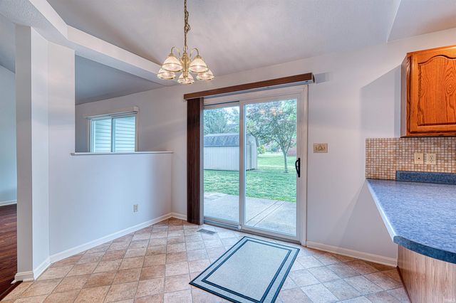 10555 Willow Creek Road, Newburgh, IN 47630