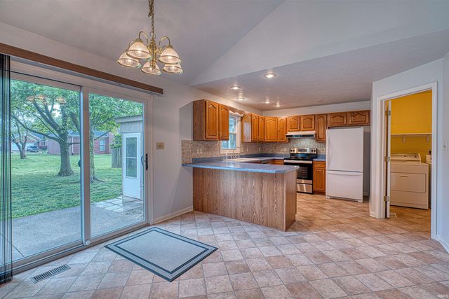 10555 Willow Creek Road, Newburgh, IN 47630