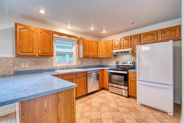 10555 Willow Creek Road, Newburgh, IN 47630