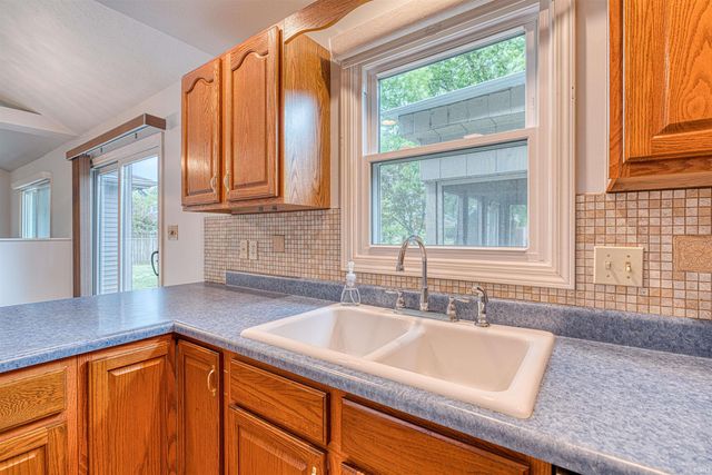 10555 Willow Creek Road, Newburgh, IN 47630