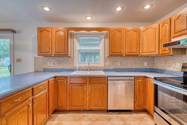 10555 Willow Creek Road, Newburgh, IN 47630