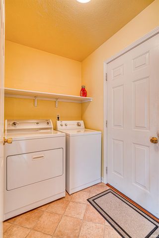 10555 Willow Creek Road, Newburgh, IN 47630