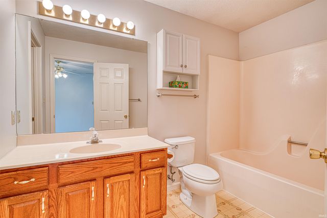 10555 Willow Creek Road, Newburgh, IN 47630