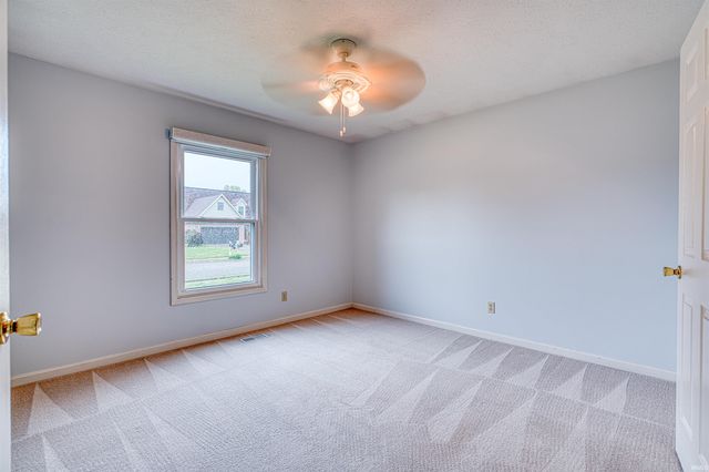 10555 Willow Creek Road, Newburgh, IN 47630