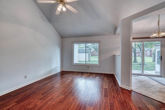 10555 Willow Creek Road, Newburgh, IN 47630