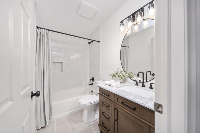 5021 Barkstone Drive, Grove City, OH 43123