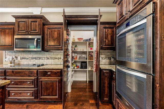 12286 Greenstone Drive, Bentonville, AR 72712