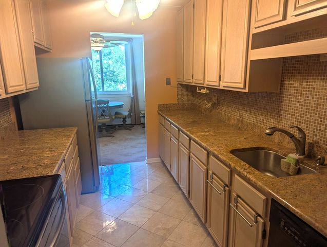225 S Rohlwing Road 508, Palatine, IL 60074