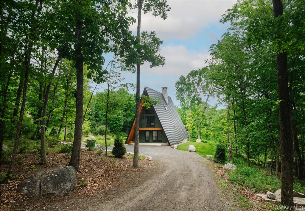40 Black Hawk Trail, Gardiner, NY 12525