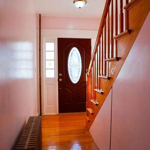 186 Powell St, Lowell, MA 01851