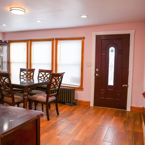 186 Powell St, Lowell, MA 01851