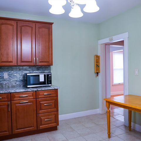 186 Powell St, Lowell, MA 01851