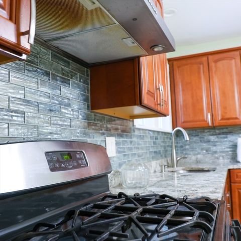 186 Powell St, Lowell, MA 01851