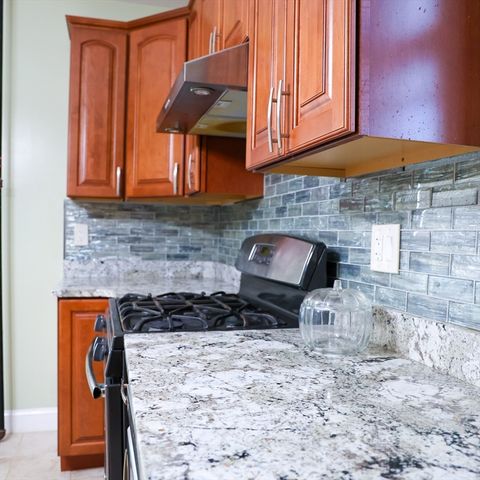 186 Powell St, Lowell, MA 01851