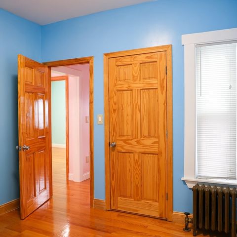 186 Powell St, Lowell, MA 01851