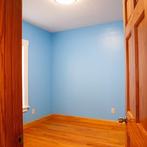 186 Powell St, Lowell, MA 01851