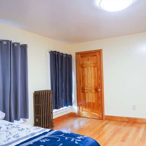 186 Powell St, Lowell, MA 01851