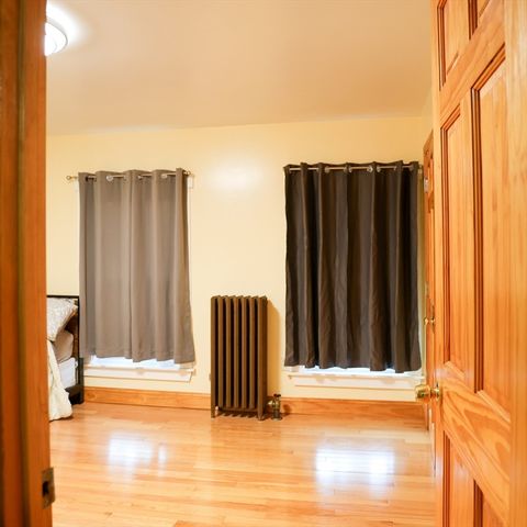 186 Powell St, Lowell, MA 01851