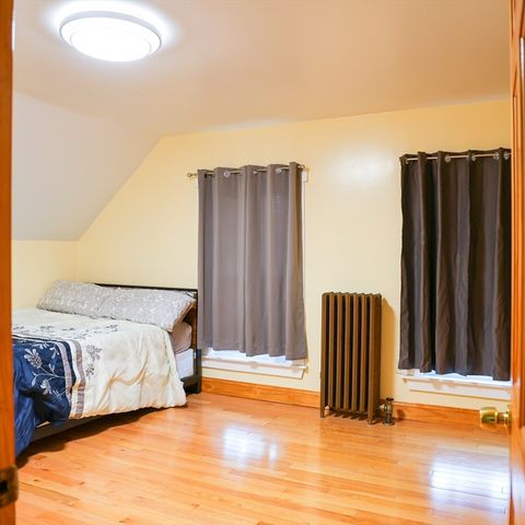 186 Powell St, Lowell, MA 01851