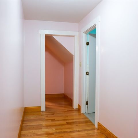 186 Powell St, Lowell, MA 01851