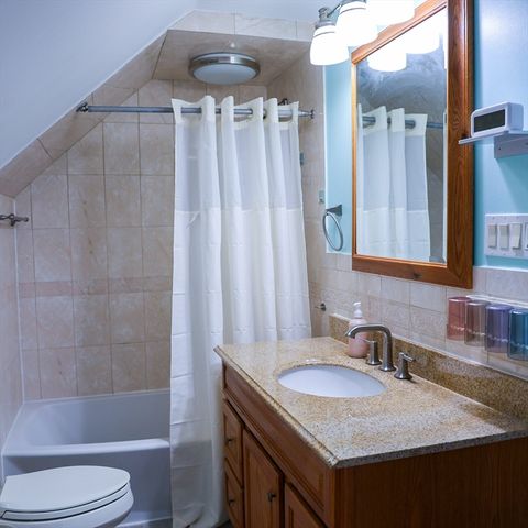 186 Powell St, Lowell, MA 01851