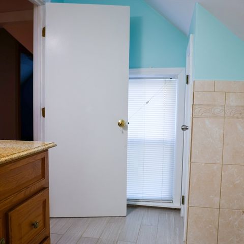 186 Powell St, Lowell, MA 01851