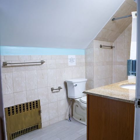 186 Powell St, Lowell, MA 01851