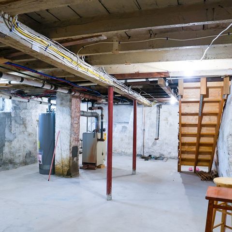 186 Powell St, Lowell, MA 01851