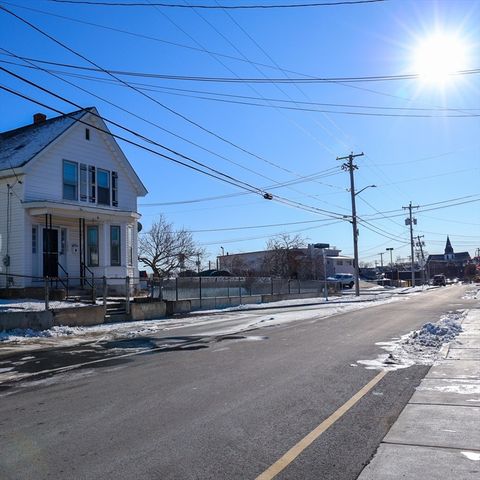 186 Powell St, Lowell, MA 01851