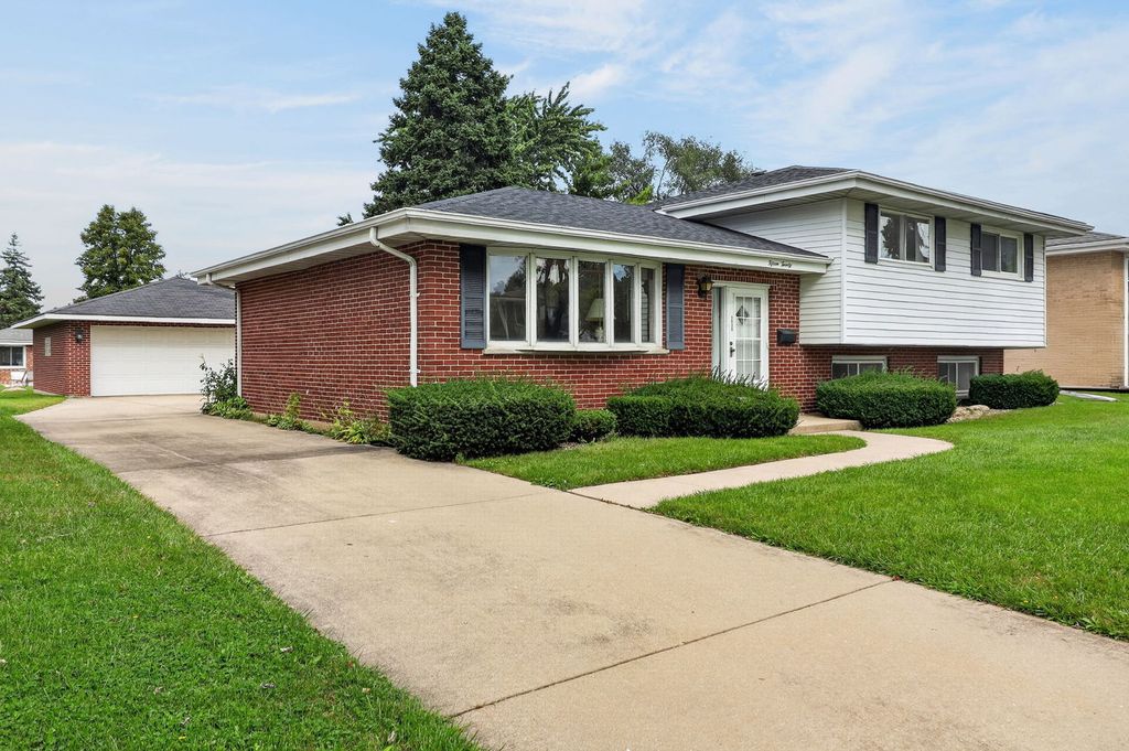 1520 W Holtz Avenue, Addison, IL 60101 — exterior