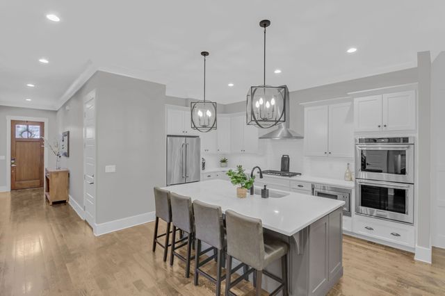 1217B Battlefield Dr, Nashville, TN 37215