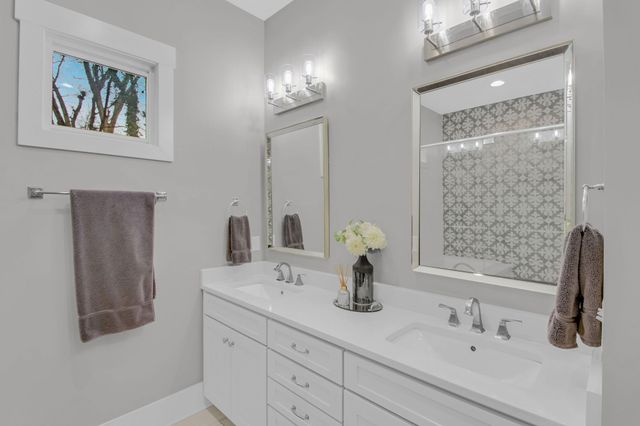 1217B Battlefield Dr, Nashville, TN 37215