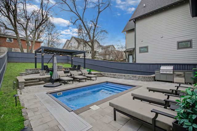 1217B Battlefield Dr, Nashville, TN 37215