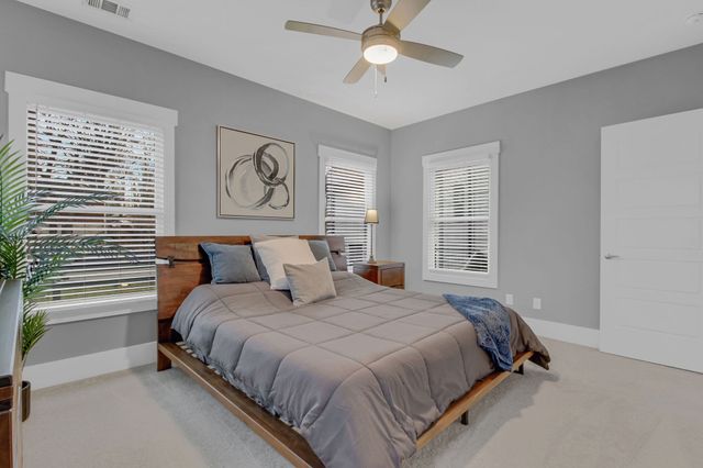 1217B Battlefield Dr, Nashville, TN 37215