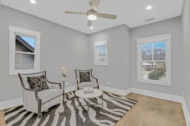 1217B Battlefield Dr, Nashville, TN 37215