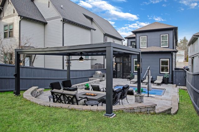 1217B Battlefield Dr, Nashville, TN 37215