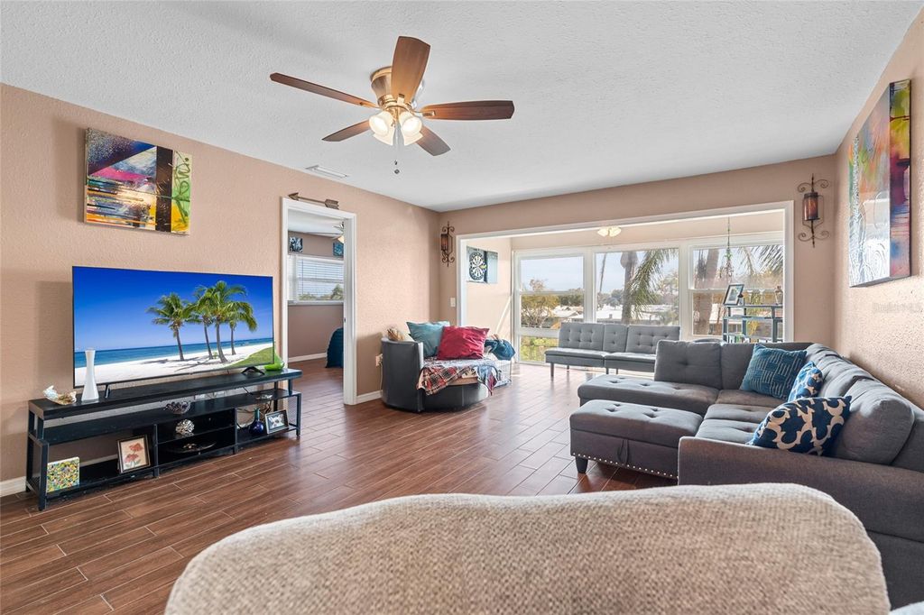 Image 11 of property listing at 1303 S HERCULES AVENUE 25, Clearwater, FL 33764