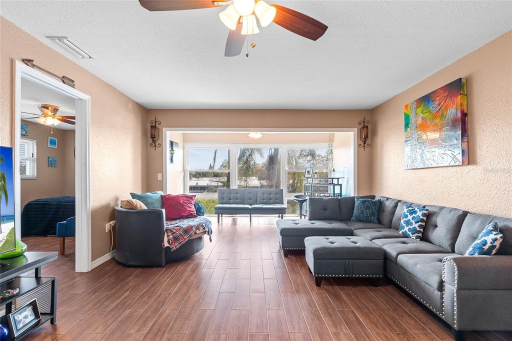 Image 12 of property listing at 1303 S HERCULES AVENUE 25, Clearwater, FL 33764