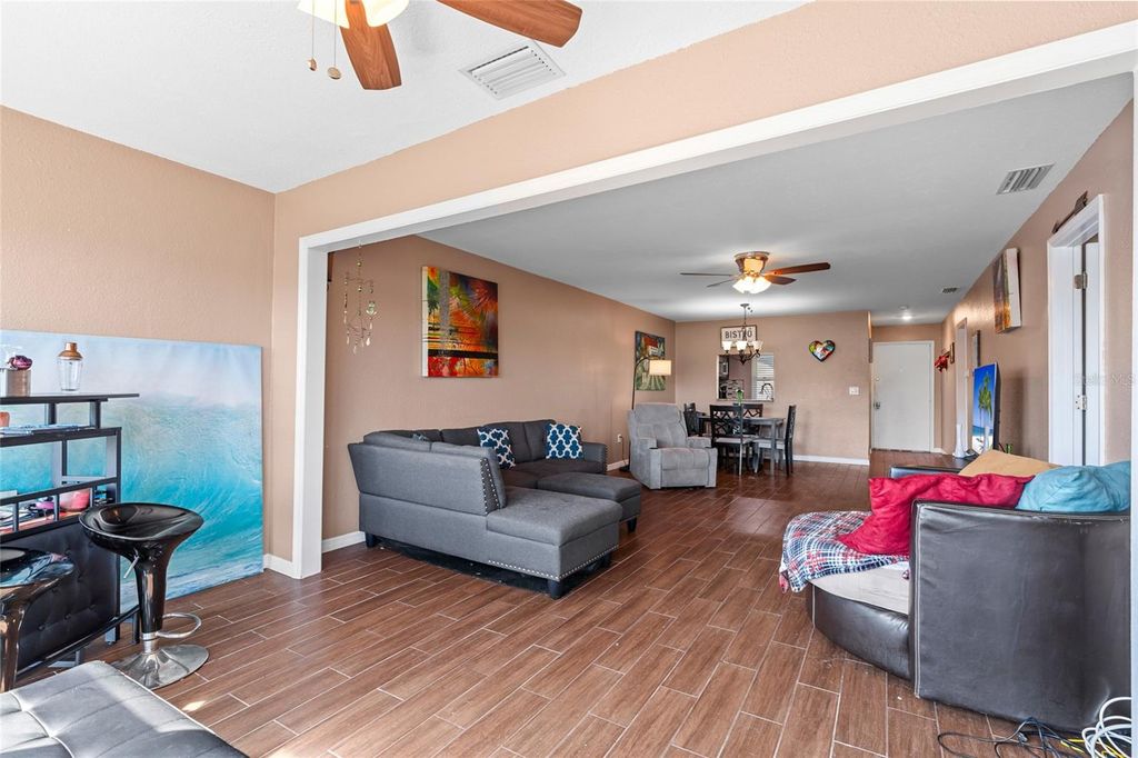 Image 16 of property listing at 1303 S HERCULES AVENUE 25, Clearwater, FL 33764