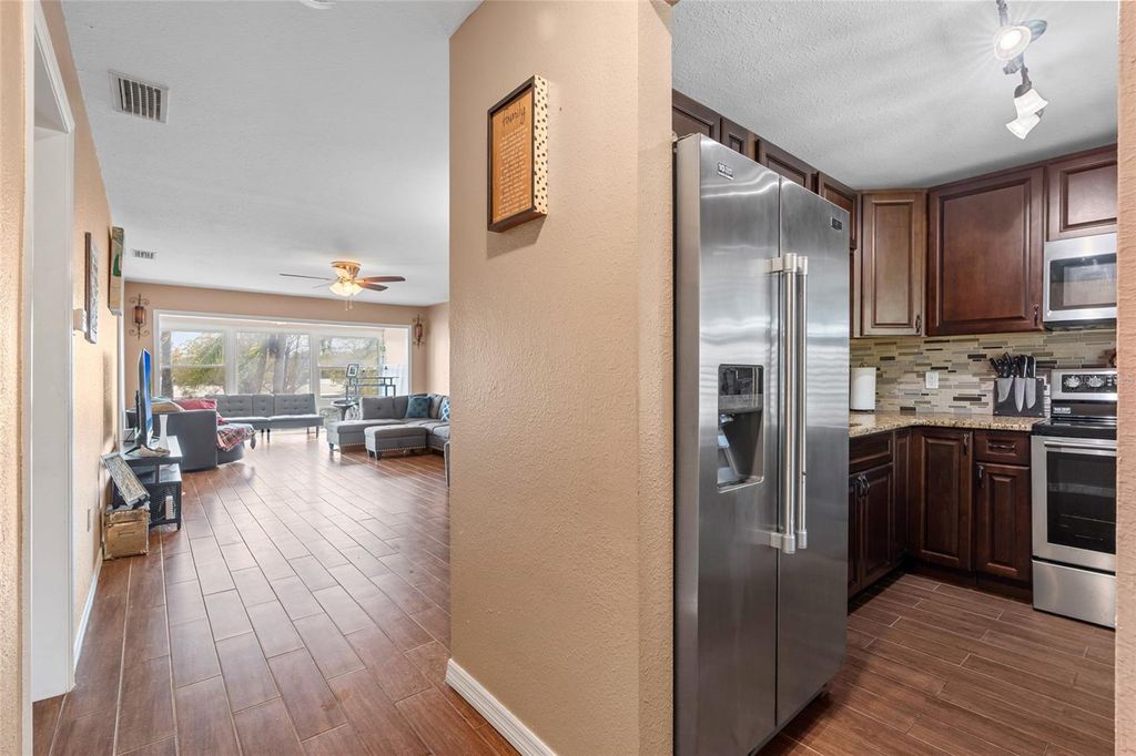 Image 4 of property listing at 1303 S HERCULES AVENUE 25, Clearwater, FL 33764