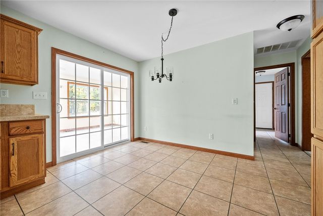 17 Oak Forest Rd, Nottingham, PA 15332