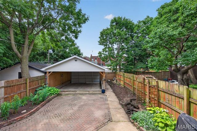 3006 Victor Street, St Louis, MO 63104